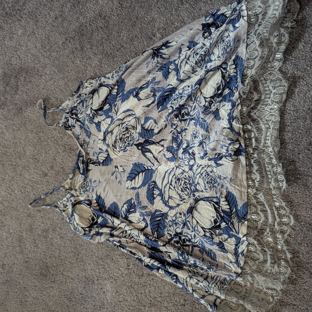 Freshman Blue and Cream Floral Camisole with Lace Trim - Picture 3 of 5